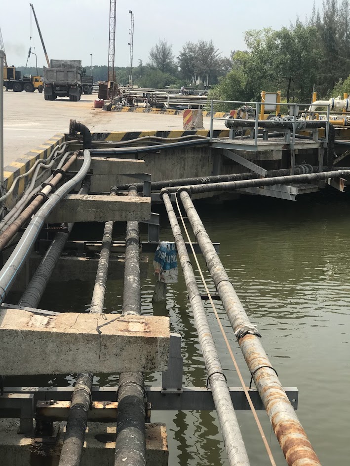 CỘT ĐỠ ỐNG BƠM CẦU CẢNG